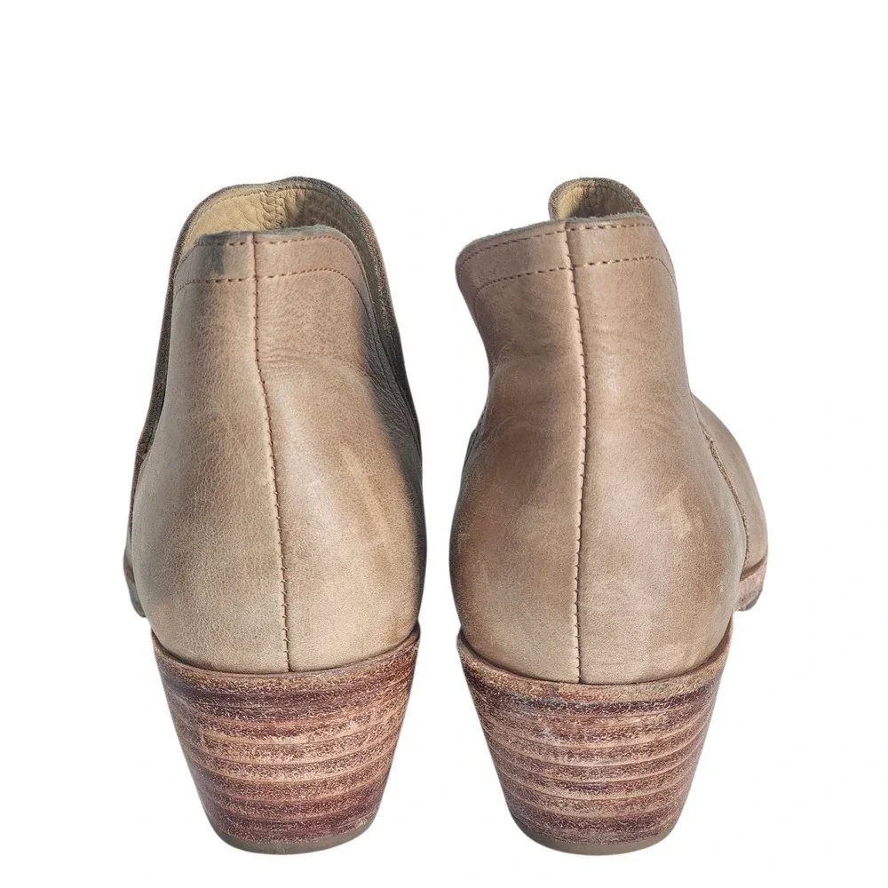 Nisolo Mia Tan Leather V-Cut Ankle Boots Pointed Toe Stacked Heel Size 8.5